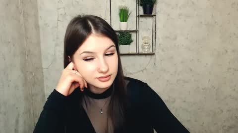 Mia online show from March 2, 3:27 pm