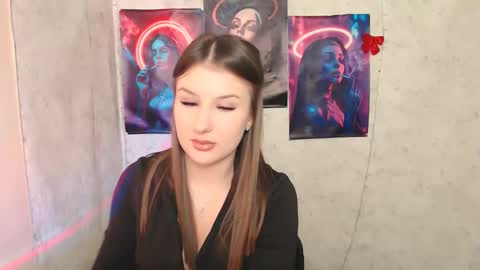 Mia online show from December 14, 4:57 pm