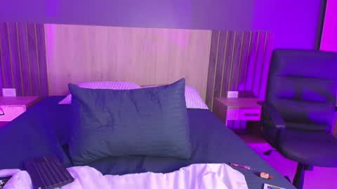 _miamiller_ online show from February 19, 11:14 pm