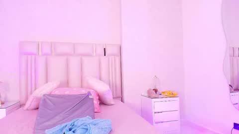 Mia  online show from March 5, 12:03 pm