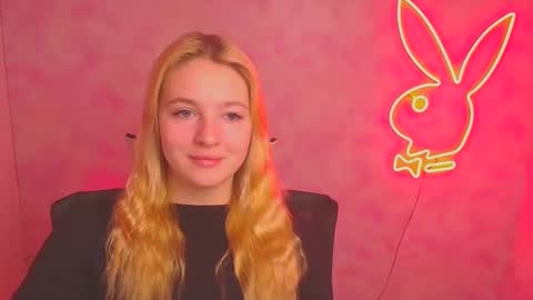 Snapshot of _mila_la_ chatting on March 2, 6:16 am Melanie online show from March 2, 6:16 am