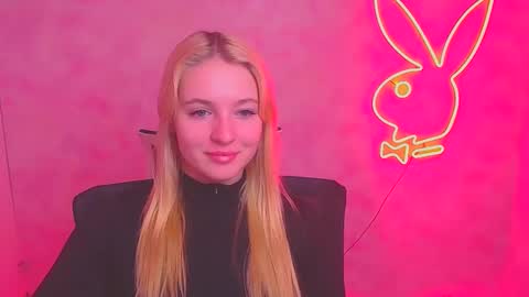Snapshot of _mila_la_ chatting on February 9, 6:54 am Melanie online show from February 9, 6:54 am