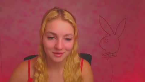 Snapshot of _mila_la_ chatting on December 17, 10:01 am Melanie online show from December 17, 10:01 am
