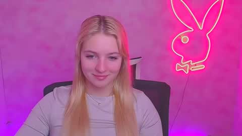 Snapshot of _mila_la_ chatting on February 2, 6:04 am Melanie online show from February 2, 6:04 am