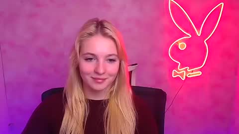Snapshot of _mila_la_ chatting on February 6, 1:10 pm Melanie online show from February 6, 1:10 pm