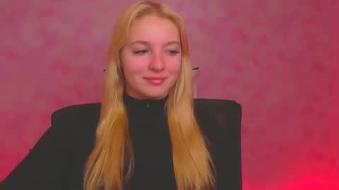 Snapshot of _mila_la_ chatting on January 6, 6:47 am Melanie online show from January 6, 6:47 am