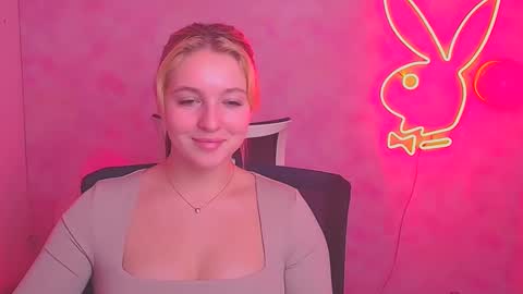 Snapshot of _mila_la_ chatting on February 16, 3:48 pm Melanie online show from February 16, 3:48 pm