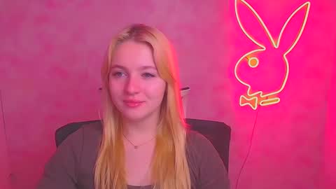 Snapshot of _mila_la_ chatting on February 11, 7:12 am Melanie online show from February 11, 7:12 am