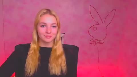Snapshot of _mila_la_ chatting on December 20, 10:27 am Melanie online show from December 20, 10:27 am