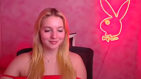 Snapshot of _mila_la_ chatting on February 22, 3:58 pm Melanie online show from February 22, 3:58 pm