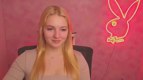 Snapshot of _mila_la_ chatting on March 7, 12:34 pm Melanie online show from March 7, 12:34 pm