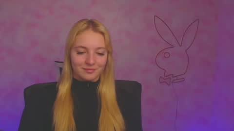 Snapshot of _mila_la_ chatting on December 16, 9:46 am Melanie online show from December 16, 9:46 am