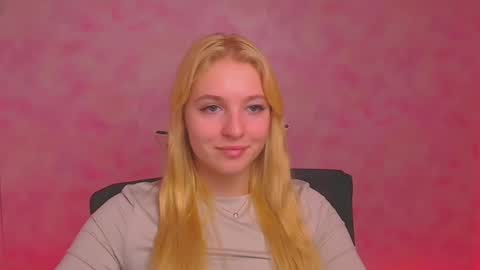 Snapshot of _mila_la_ chatting on January 4, 3:28 pm Melanie online show from January 4, 3:28 pm