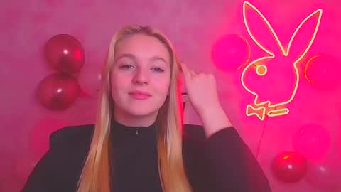 Snapshot of _mila_la_ chatting on February 13, 12:21 pm Melanie online show from February 13, 12:21 pm