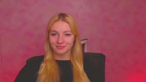 Snapshot of _mila_la_ chatting on December 24, 6:55 am Melanie online show from December 24, 6:55 am