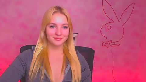 Snapshot of _mila_la_ chatting on December 19, 12:34 pm Melanie online show from December 19, 12:34 pm