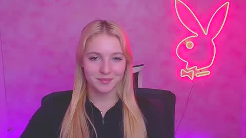 Snapshot of _mila_la_ chatting on February 1, 3:50 pm Melanie online show from February 1, 3:50 pm