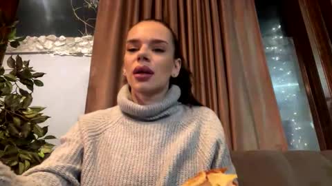 Snapshot of _milagoddess chatting on December 19, 4:02 pm AstrideVonTeese online show from December 19, 4:02 pm