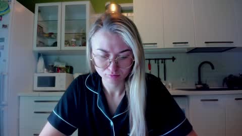 Snapshot of _miss_eva_ chatting on February 3, 5:29 am Eva online show from February 3, 5:29 am