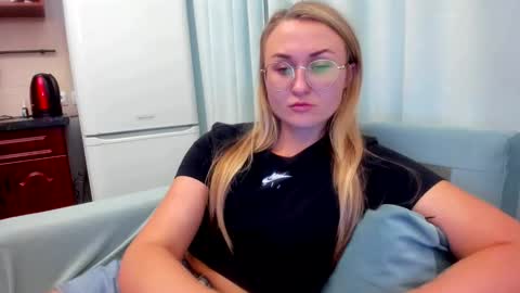 Snapshot of _miss_eva_ chatting on September 17, 8:23 pm Eva online show from September 17, 8:23 pm