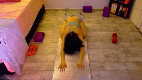 karoline uwu online show from October 18, 10:03 pm