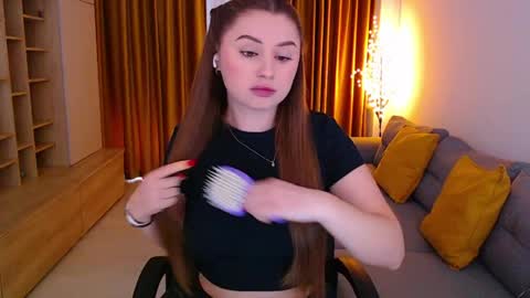 Mia online show from April 15, 11:13 am