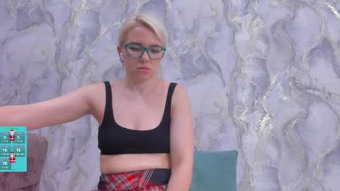 Snapshot of _miss_strawberry_ chatting on January 8, 1:20 pm Sofia birthday october 29 online show from January 8, 1:20 pm