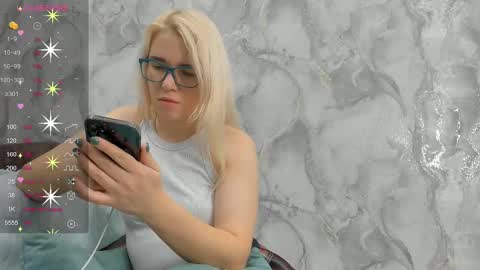 Snapshot of _miss_strawberry_ chatting on March 5, 7:05 am Sofia birthday october 29 online show from March 5, 7:05 am