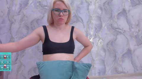 Snapshot of _miss_strawberry_ chatting on January 10, 10:50 am Sofia birthday october 29 online show from January 10, 10:50 am