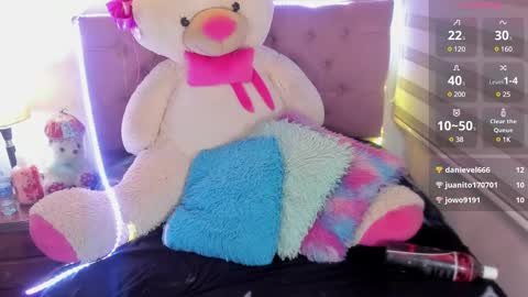 Snapshot of _missemily chatting on February 22, 3:01 am Emi online show from February 22, 3:01 am