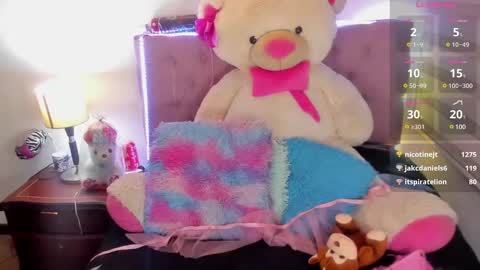 Snapshot of _missemily chatting on March 10, 4:38 am Emi online show from March 10, 4:38 am
