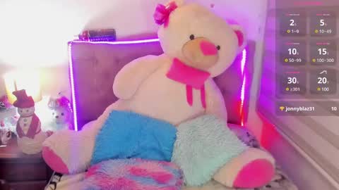 Snapshot of _missemily chatting on December 23, 4:01 am Emi online show from December 23, 4:01 am
