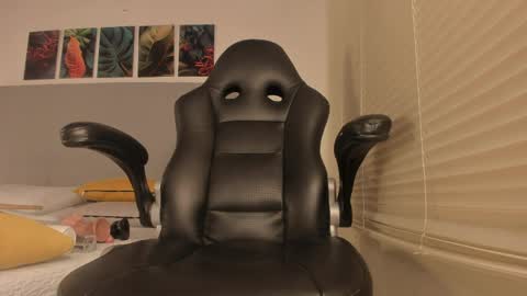 _molly_rosse_ online show from April 7, 12:29 pm