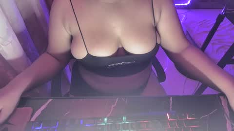 Snapshot of _natalieey chatting on October 10, 5:08 pm nics online show from October 10, 5:08 pm
