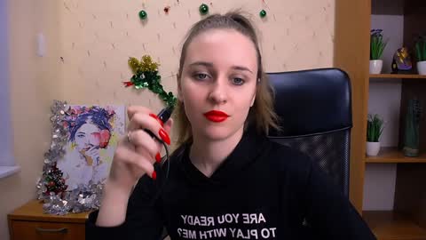 Nica online show from December 18, 3:00 pm