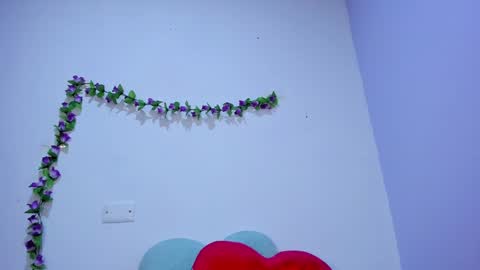 Snapshot of _nicollee chatting on January 29, 9:12 am juliana online show from January 29, 9:12 am