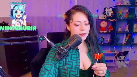 niiky online show from December 1, 4:16 pm