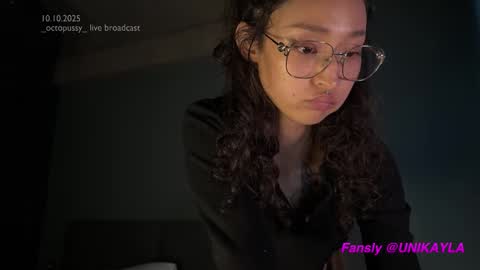 Snapshot of _octopussy_ chatting on October 10, 8:42 am Mikayla online show from October 10, 8:42 am