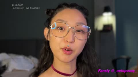 Snapshot of _octopussy_ chatting on October 11, 9:14 am Mikayla online show from October 11, 9:14 am