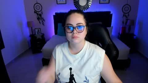 Olivia jones online show from May 13, 1:43 pm