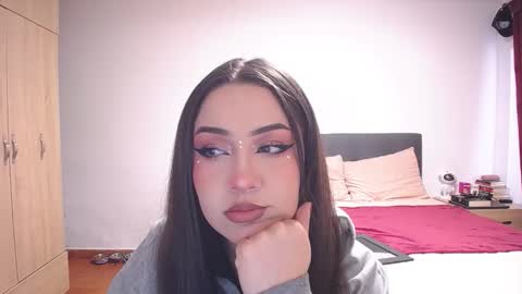 Paris online show from March 14, 8:13 pm