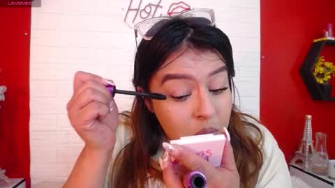 Laura online show from November 19, 7:01 pm