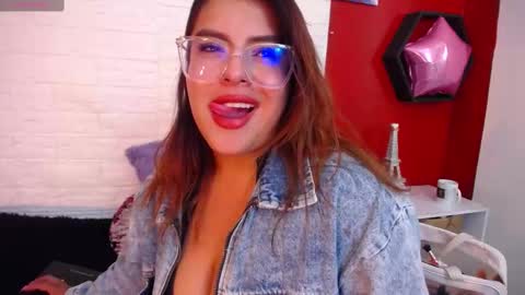 Laura online show from September 23, 7:09 pm