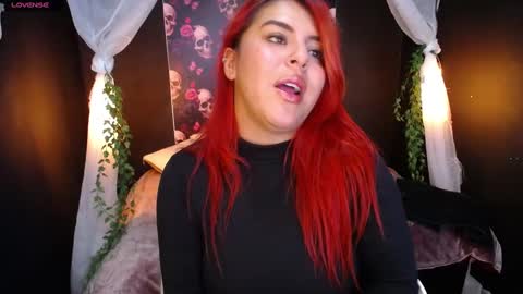 Laura online show from December 5, 7:00 pm