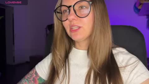 Snapshot of _private_person_ chatting on February 9, 6:16 pm HADLY today day-off see u online 0112 online show from February 9, 6:16 pm