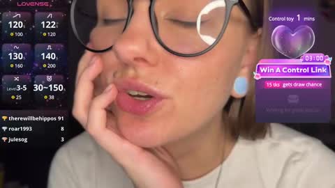 Snapshot of _private_person_ chatting on March 12, 8:41 pm HADLY today day-off see u online 0112 online show from March 12, 8:41 pm