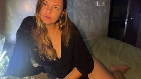  HADLY today day-off see u online 0112  online show from October 26, 3:44 pm