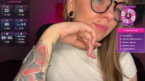 Snapshot of _private_person_ chatting on January 16, 6:16 pm HADLY today day-off see u online 0112 online show from January 16, 6:16 pm