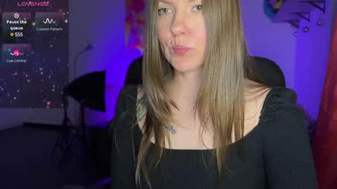 Snapshot of _private_person_ chatting on February 20, 5:30 pm HADLY today day-off see u online 0112 online show from February 20, 5:30 pm