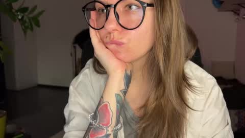 Snapshot of _private_person_ chatting on February 23, 6:12 pm HADLY today day-off see u online 0112 online show from February 23, 6:12 pm